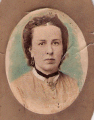 Henriette Hulda Hanisch, geb. 1835 oder Tochter Hedwig Hulda Hille, geb. Schneider, geb. 1860. Foto Atelier Paul Deter, Gr.Glogau, polnisch: Glogow