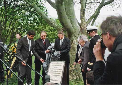 li. der trkische Generalkonsul in Stuttgart, re. die Angehrigen