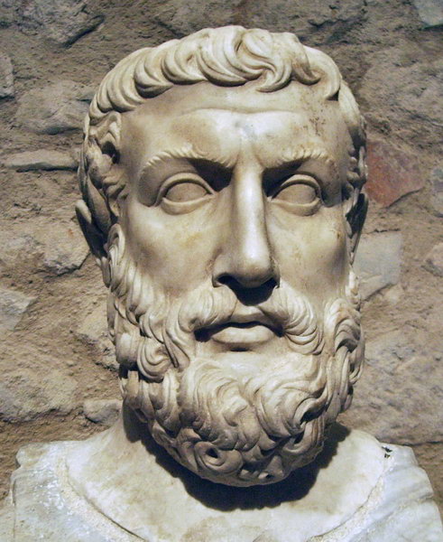 Bste des Parmenides in der Apsis des Kirchleins